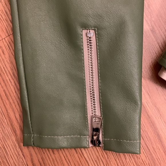 Bailey Rose NWOT Two Tone Faux Leather Belted Moto Jacket - Picture 5 of 16